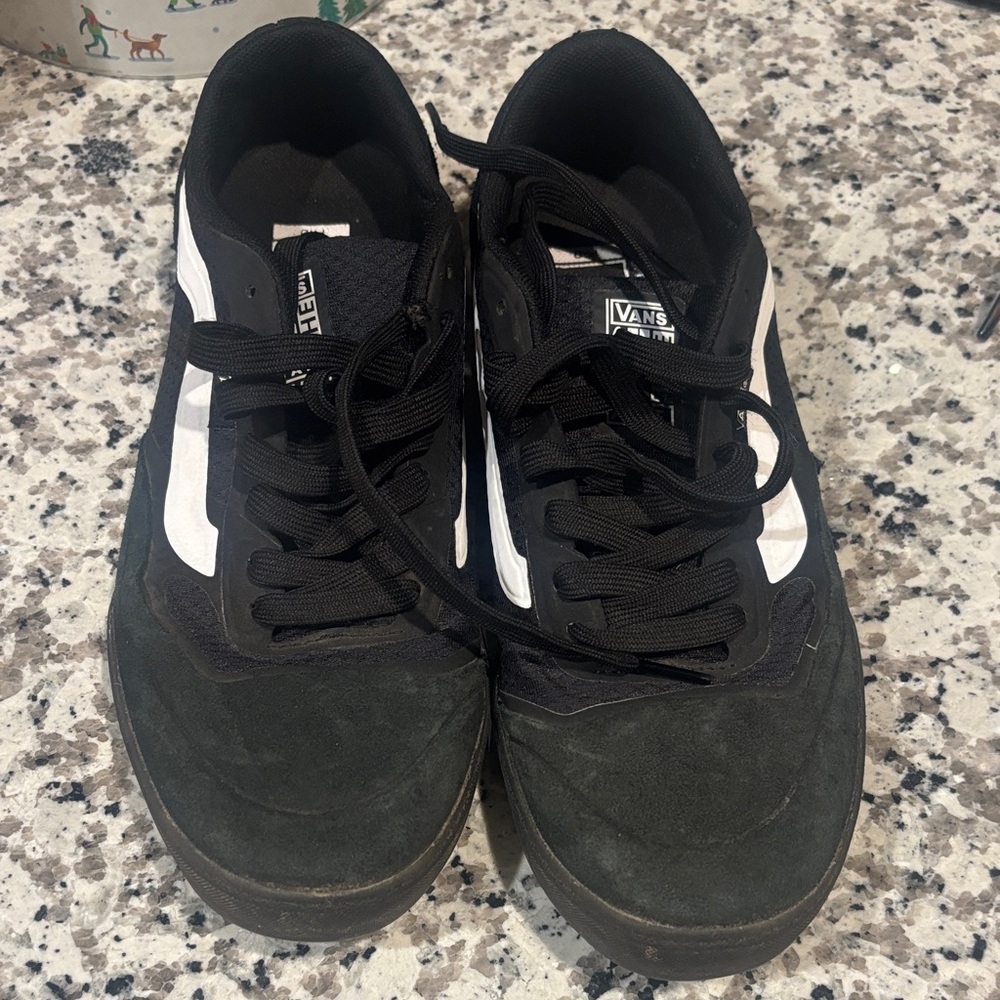 Vans Men's Black and White Classic Sneakers